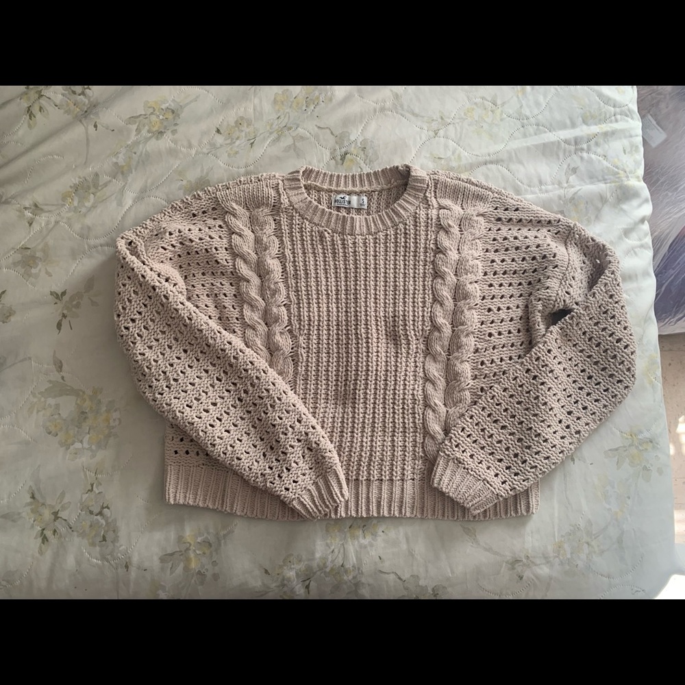 Cable knit Hollister sweater
